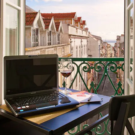 Colours Bairro Alto Лиссабон